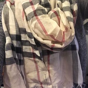 Burberry Scarf-Check Print